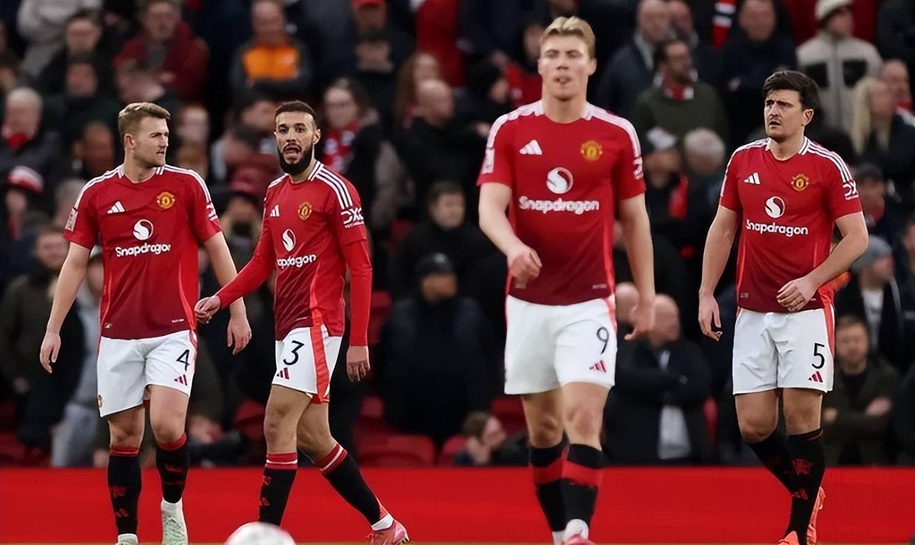 水晶宫与斯特拉斯堡赛前，维埃拉现身法国酒吧和球迷一起观战