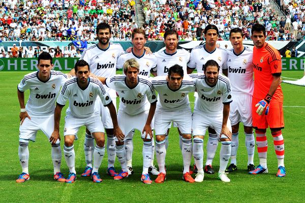 “小雪”节气将至，长春亚泰基地为天然草加盖第二层“棉被”