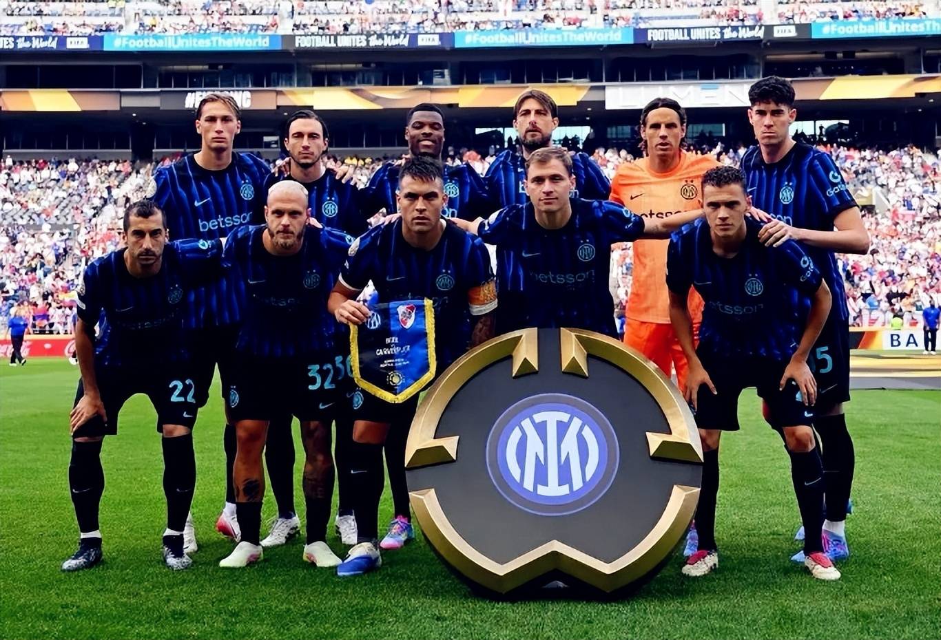 波兰主帅：要帮扎莱夫斯基找回状态；我觉得莱万还没决定未来