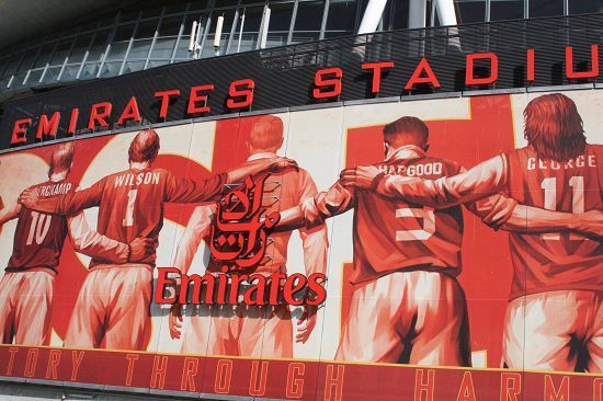 莫斯克拉在对阵小蜜蜂的比赛中伤退，阿森纳后防3人受伤